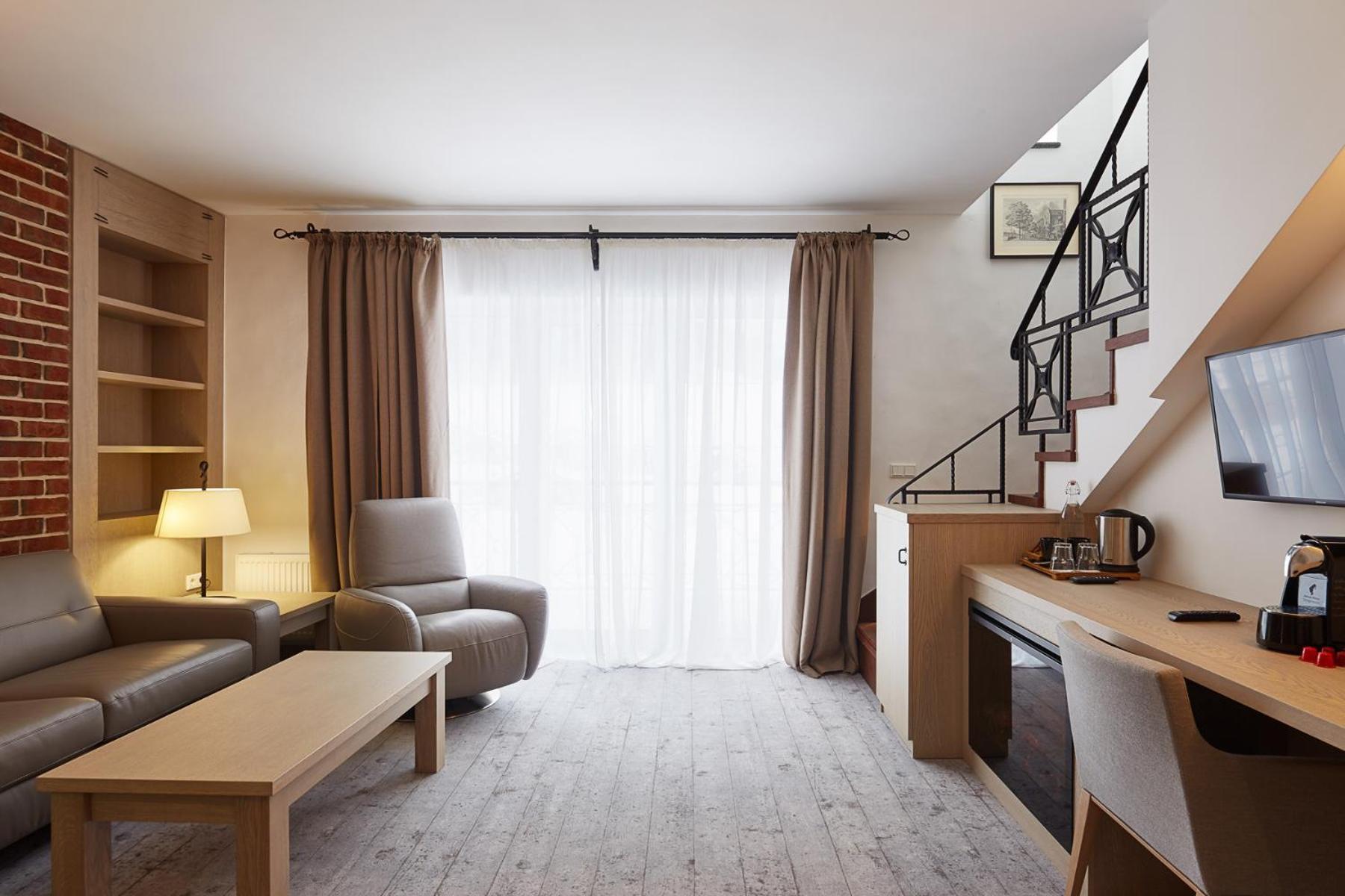ホテル Amstelski バコヴェル 部屋 写真